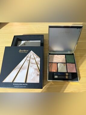 Gorgeous Lancôme Richelieu Wing Palette - Lancôme x The Louvre Collection